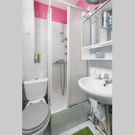 Hostnfly - Cosy Apt Near North And East Railway Stations *
